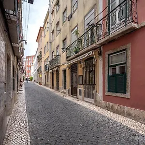 Apartment Cozy One Bedroom In Historic Location - Carmo, Lisbon
